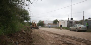 Realizan nivelación de calles de difícil acceso en colonias de Cd. Victoria