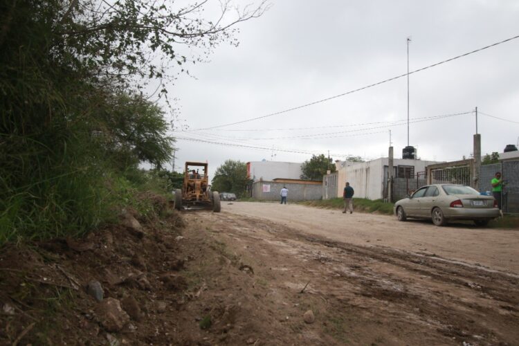 Realizan nivelación de calles de difícil acceso en colonias de Cd. Victoria
