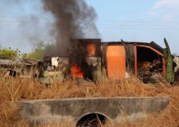 Guerra entre cárteles en Nuevo León deja dos muertos y seis vehículos calcinados