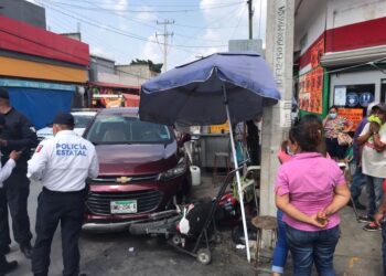 Mareo ocasiona que conductor se accidente