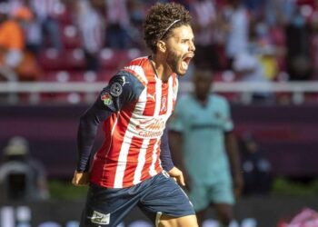 Chivas de Guadalajara derrotan 2-0 a Diablos del Toluca
