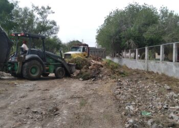 Eliminan basureros clandestinos cercanos a  planteles educativos en Matamoros
