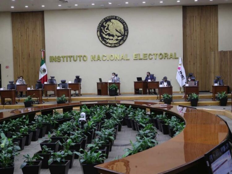 INE recibe casi 24 mil solicitudes para recabar firmas por revocación de mandato
