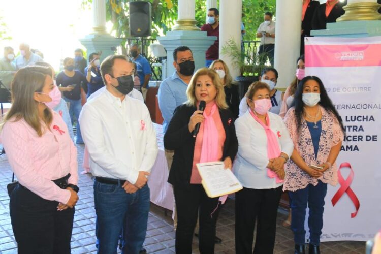 Instala DIF Victoria módulo informativo contra el cáncer de mama en Presidencia.
