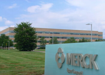 Molnupiravir reduce 50% riesgo de muerte por covid-19; Merck busca autorización de FDA