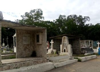 Ni misas ni grupos musicales permitirán en cementerios estos “Días de Muertos”