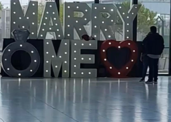 Le proponen matrimonio en el aeropuerto de Reynosa