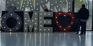 Le proponen matrimonio en el aeropuerto de Reynosa