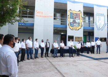 Fortalece Sección 30 entrega de Insumos  a escuelas para combatir el COVID-19