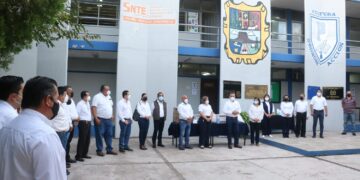 Fortalece Sección 30 entrega de Insumos  a escuelas para combatir el COVID-19