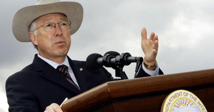 Embajador de EU en México Ken Salazar viajó a la frontera norte de México.