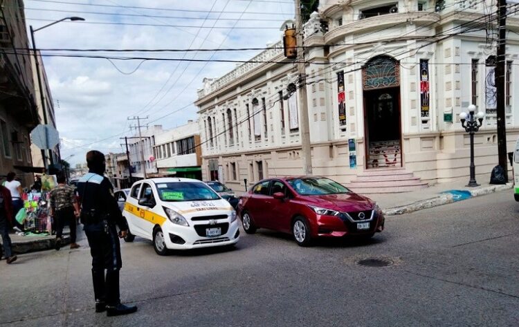 Amenazan choferes de transporte público con parar en Tampico