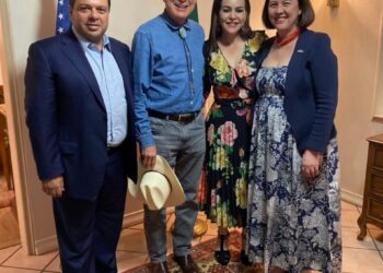 Líderes de Laredo se reunieron con el Embajador de Estados Unidos, Ken Salazar