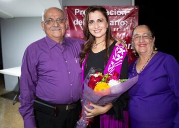 Presenta Lore Guajardo su poemario “La Expresión del AMOR”