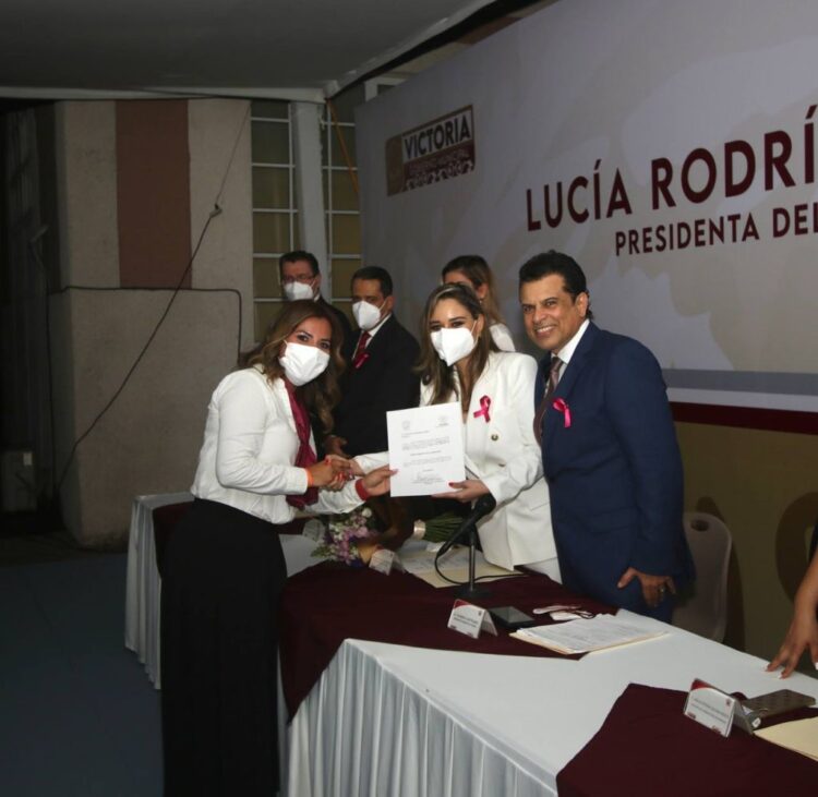 Entrega Lucía Rodríguez nombramientos en el DIF-Victoria