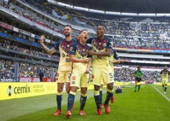 América se impone 2-0 a Pumas en el Estadio Azteca