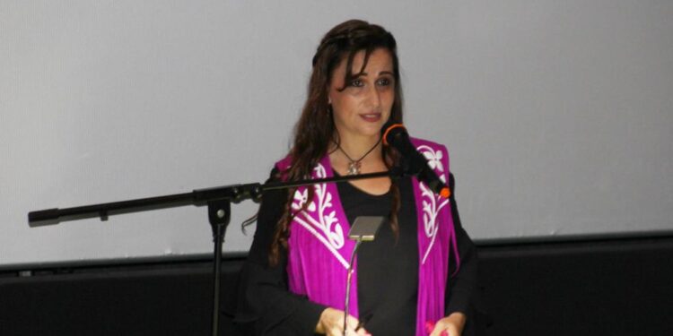 Presenta Lore Guajardo su poemario “La Expresión del AMOR”