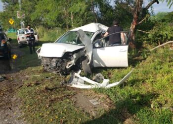 Mujer choca en carretera Victoria-Matamoros, se salva de milagro