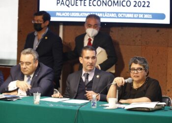 Comisión de Hacienda del Congreso se reúne con la jefa del SAT, Raquel Buenrostro Sánchez
