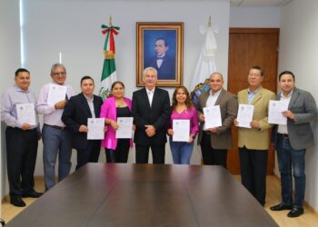 Reciben titulares de unidades del Congreso la encomienda de trabajar comprometidos 
