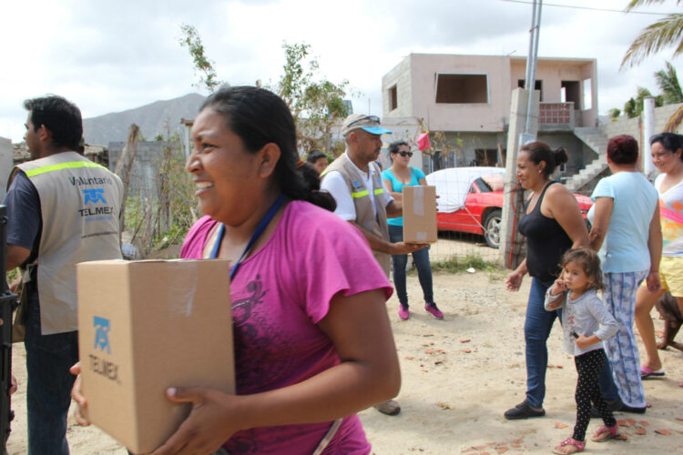 Fundación  Slim, TELMEX y Telcel envían 13 toneladas de ayuda a Querétaro