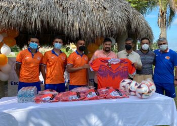 Convivio equipo de Correcaminos con programa “Soccer Down”