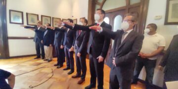 Toman protesta a gabinete de Gattas