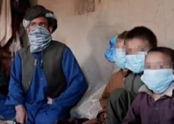 Familia afgana vende a su bebé para salvar del hambre a sus otros hijos