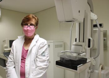 Doctora del IMSS vence al cáncer de mama en dos ocasiones.
