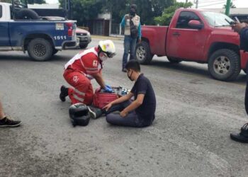 Motociclista se lesiona al derrapar