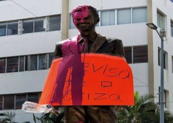 Estatua de Eugenio Derbez es vandalizada