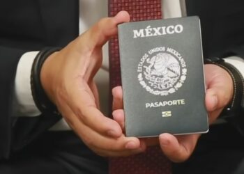 Se entregó el primer pasaporte electrónico en México