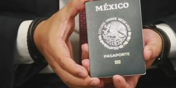 Se entregó el primer pasaporte electrónico en México