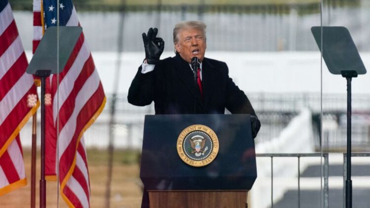 Trump presenta demanda para bloquear información sobre toma del Capitolio.