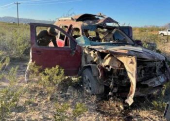 Volcadura en Texas deja 4 migrantes muertos.