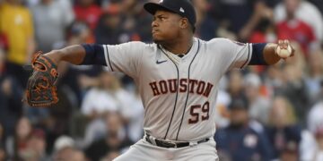 Astros a un paso de eliminar a Boston apalean 9-1