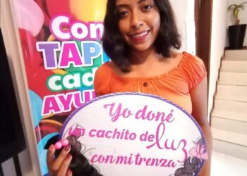 Se cortan el cabello para donarlo a mujeres con cáncer