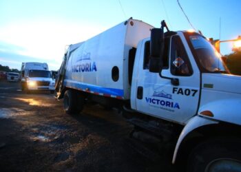Casi terminan de recoger 10 mil toneladas de basura tirada en calles de Victoria