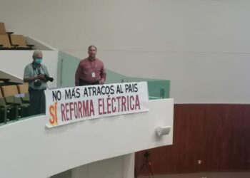 Respaldan Reforma Eléctrica con manta en el congreso de Tamaulipas