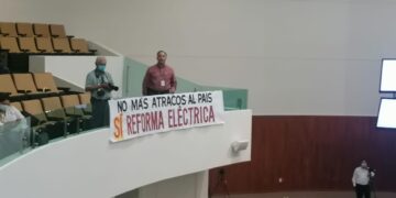 Respaldan Reforma Eléctrica con manta en el congreso de Tamaulipas