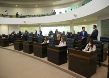 Diputados empatan votación acerca de vacunas para niños de Tamaulipas