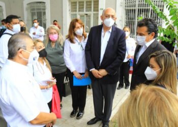 Apoya Club Rotario Victoria de Escandón acciones de Lucy y Lalo Gattás para asistir a personas con cáncer