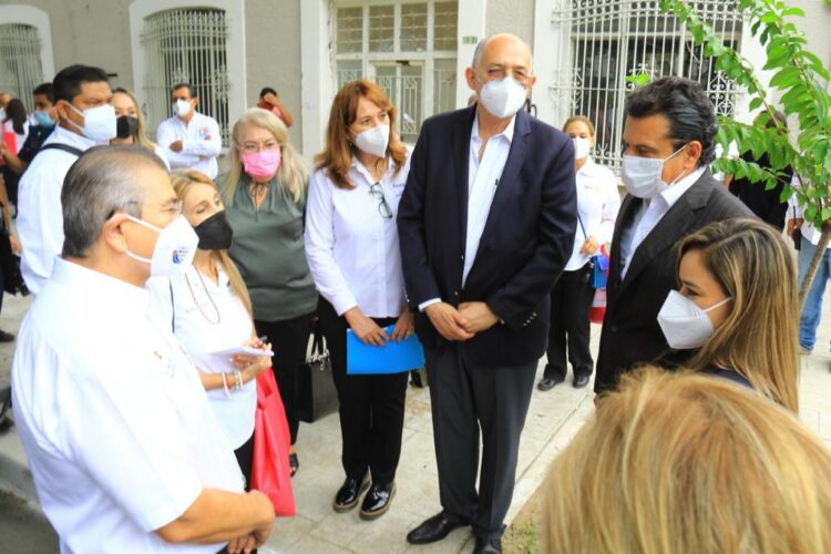 Apoya Club Rotario Victoria de Escandón acciones de Lucy y Lalo Gattás para asistir a personas con cáncer