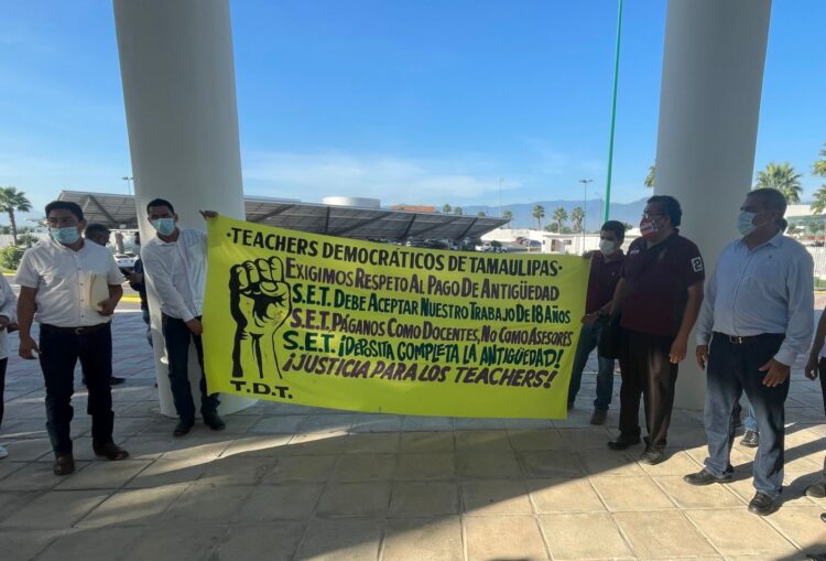 Se manifiestan “Teachers” en el Congreso de Tamaulipas