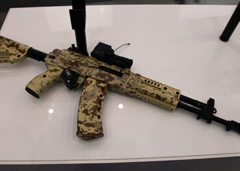 Detienen a indocumentados con rifles de alto poder en Arizona