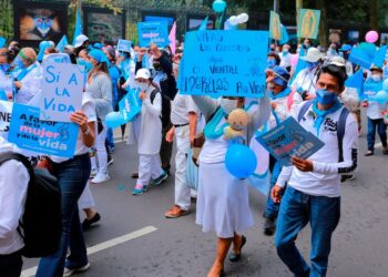 Estamos aqui para defender la vida del bebe: Marchan contra el aborto