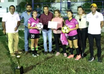 Premia Gobierno de Lalo Gattás a campeón de fútbol femenil