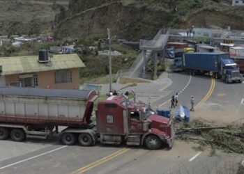 Cierran las vías en el segundo día de protestas contra la política económica