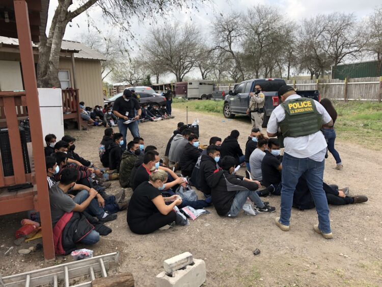 Más de medio millón de migrantes detenidos en el sur de Texas en 2021
