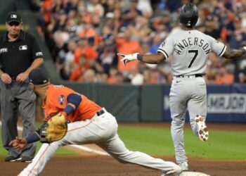 Astros aventaja a Medias Blancas en serie de play off